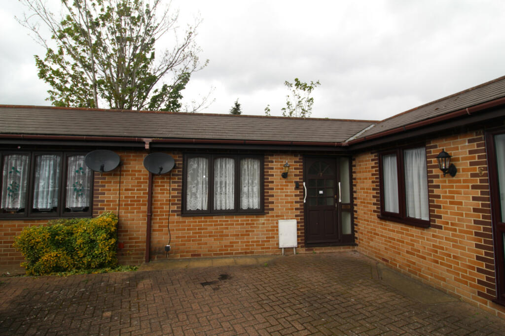 1 bed Bungalow for rent in Lower Twydall. From Purpleproperty - Gillingham 1 bed Bungalow for rent in Lower Twydall. From Purpleproperty - Gillingham
