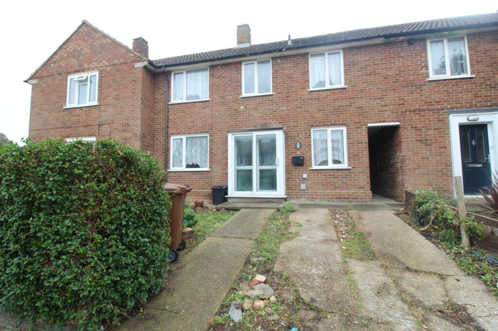 3 bed Mid Terraced House for rent in Gillingham. From Purpleproperty - Gillingham