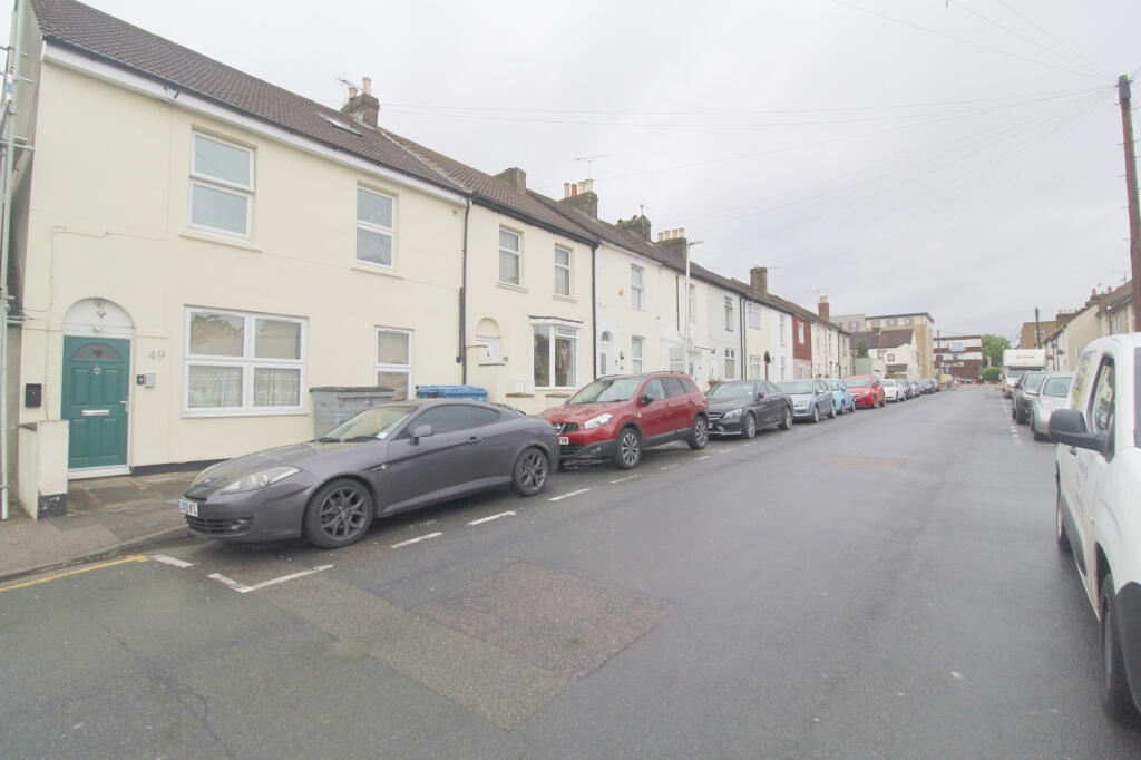 1 bed 1st Floor Flat for rent in Lower Twydall. From Purpleproperty - Gillingham