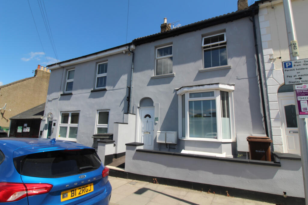 1 bed 1st Floor Flat for rent in Lower Twydall. From Purpleproperty - Gillingham 1 bed 1st Floor Flat for rent in Lower Twydall. From Purpleproperty - Gillingham