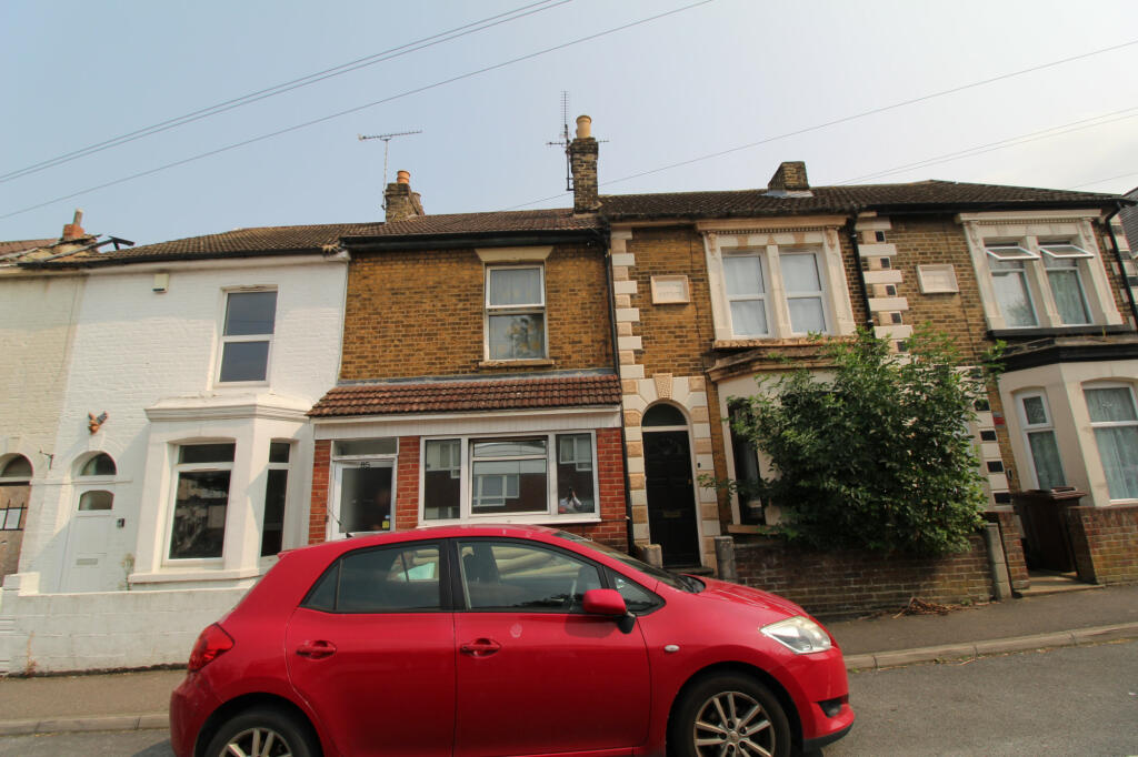 3 bed Mid Terraced House for rent in Lower Twydall. From Purpleproperty - Gillingham 3 bed Mid Terraced House for rent in Lower Twydall. From Purpleproperty - Gillingham