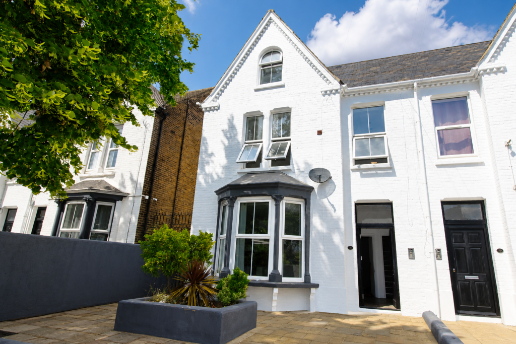 2 bed Apartment for rent in Lower Twydall. From Purpleproperty - Gillingham