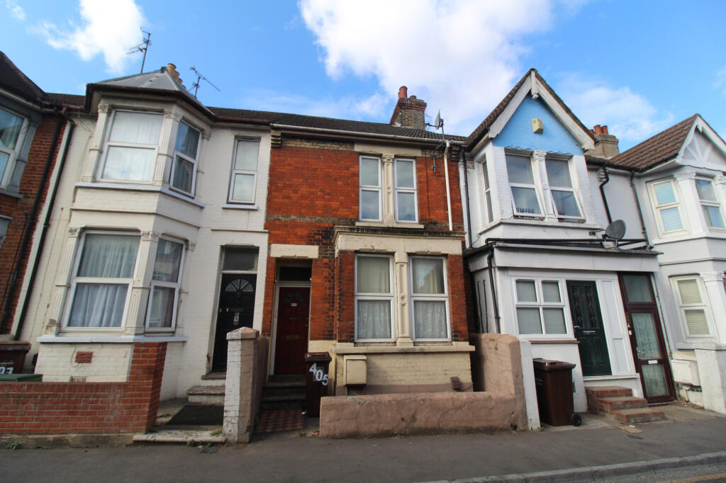 2 bed 1st Floor Flat for rent in Lower Twydall. From Purpleproperty - Gillingham
