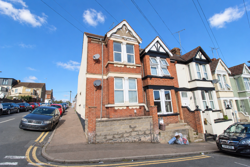4 bed End of Terrace for rent in Lower Twydall. From Purpleproperty - Gillingham