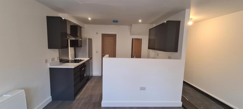 2 bed Mid Terraced House for rent in Southampton. From Questmap Ltd - Southampton