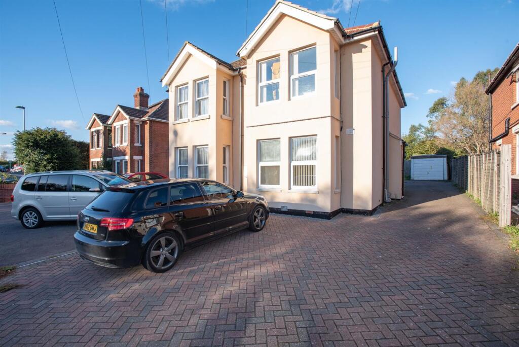 1 bed Apartment for rent in Hamble-le-Rice. From Questmap Ltd - Southampton