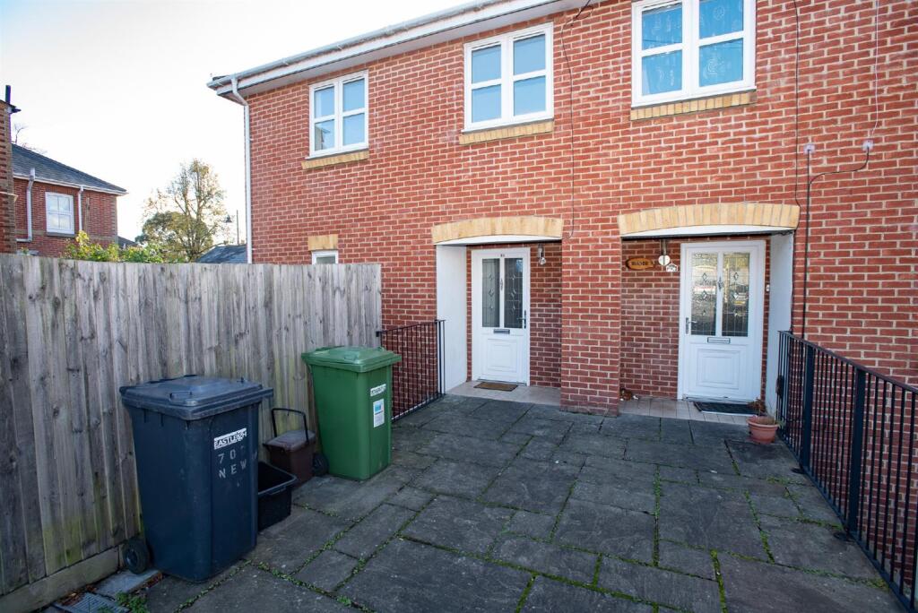 3 bed Semi Detached for rent in Southampton. From Questmap Ltd - Southampton