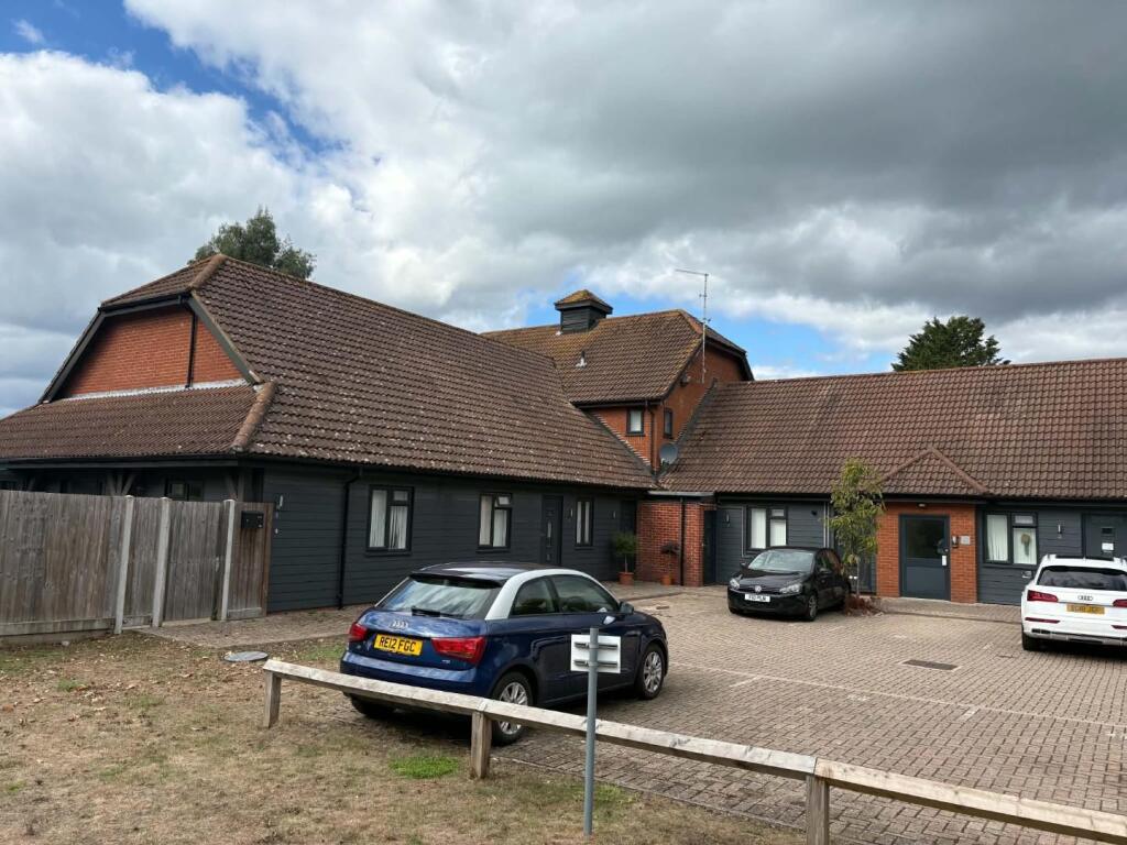 3 bed Apartment for rent in Butlocks Heath. From Questmap Ltd - Southampton