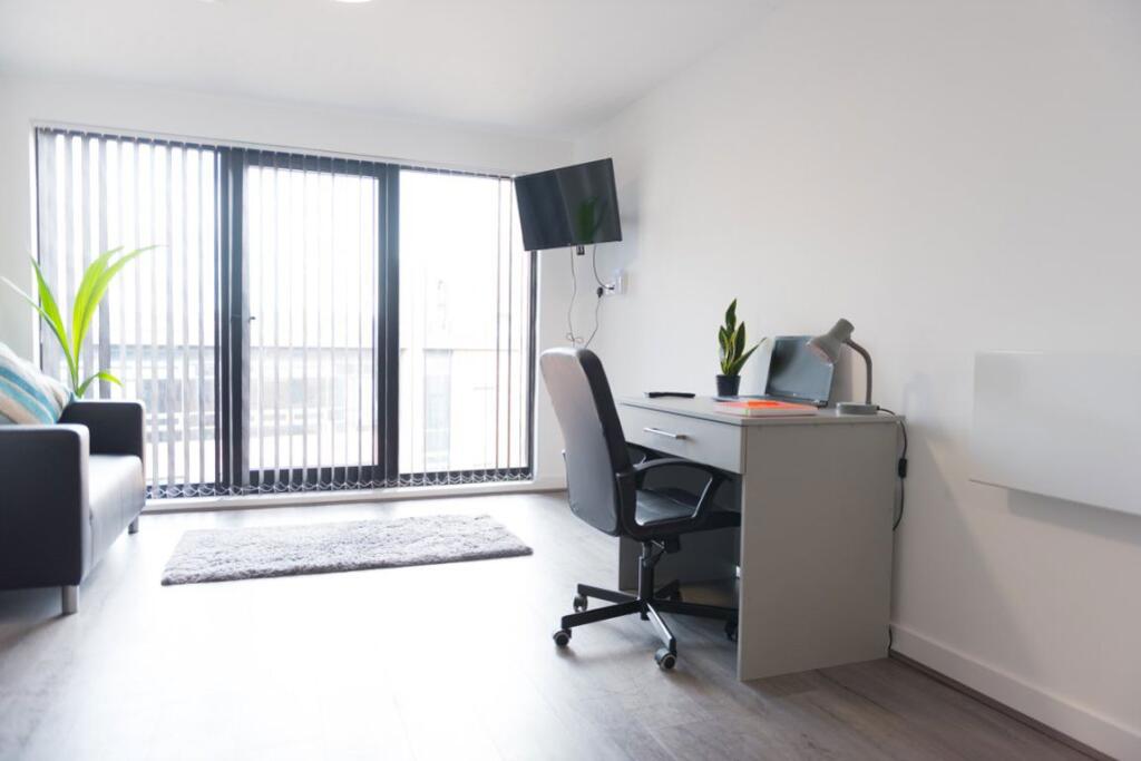4 bed Studio for rent in Liverpool. From R House Lettings - Liverpool 4 bed Studio for rent in Liverpool. From R House Lettings - Liverpool