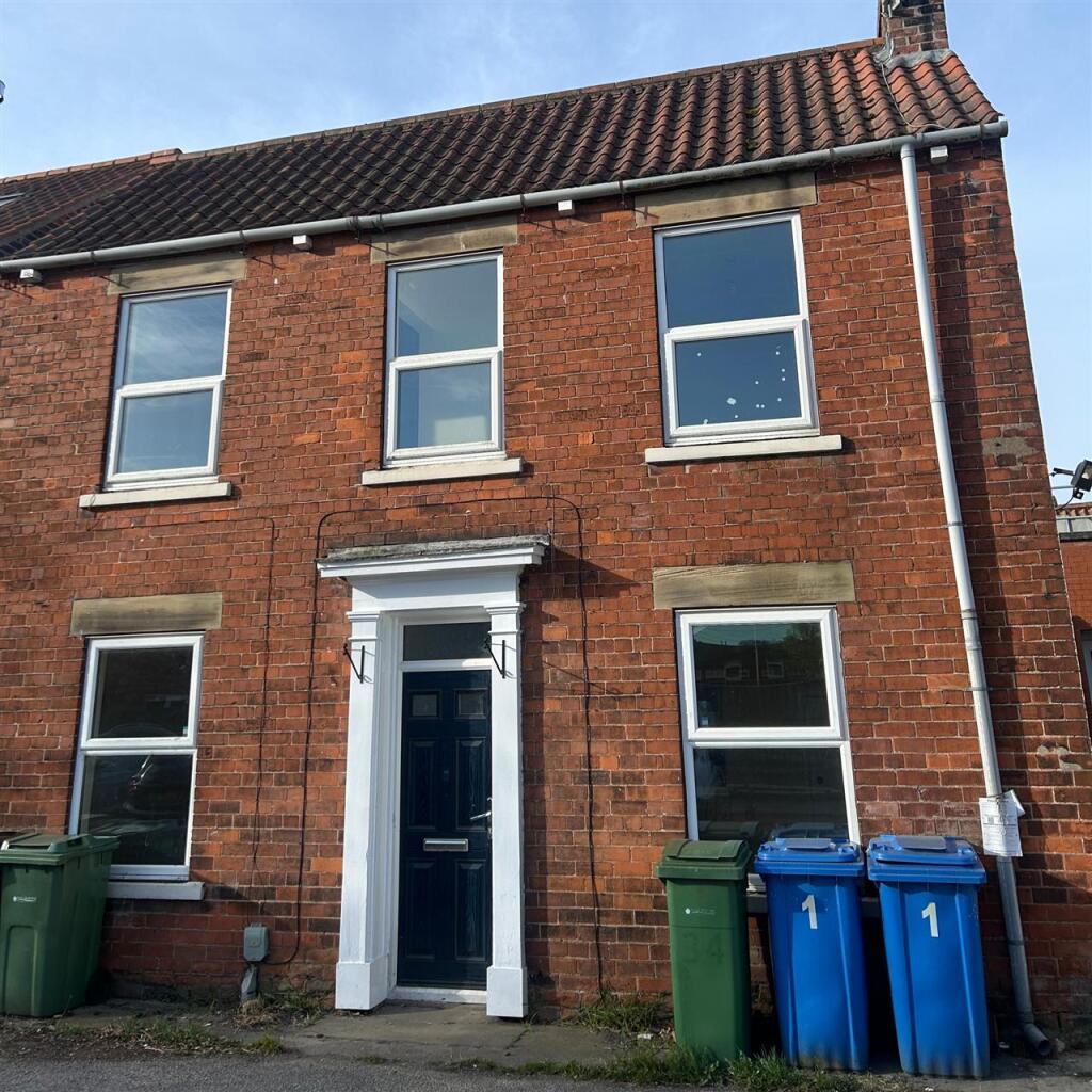 2 bed Mid Terraced House for rent in Beverley. From R M English Yorkshire Limited - Pocklington