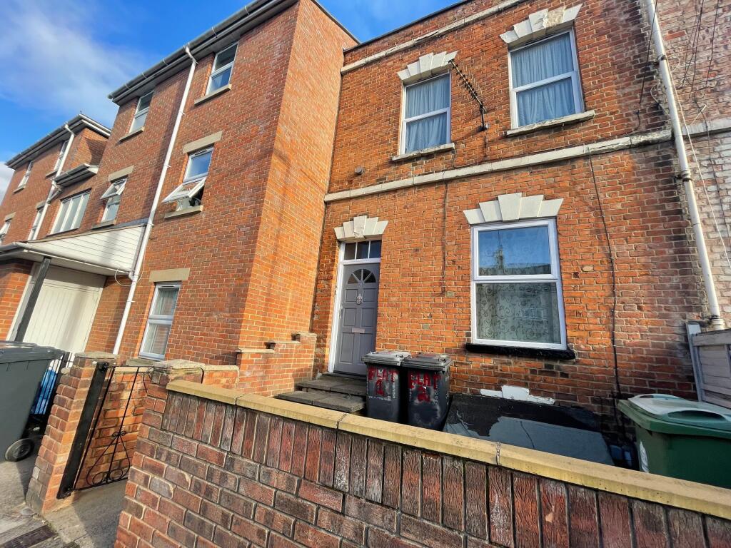 2 bed 1st Floor Flat for rent in Gloucester. From RA Flatt Residential Letting Ltd - Cheltenham