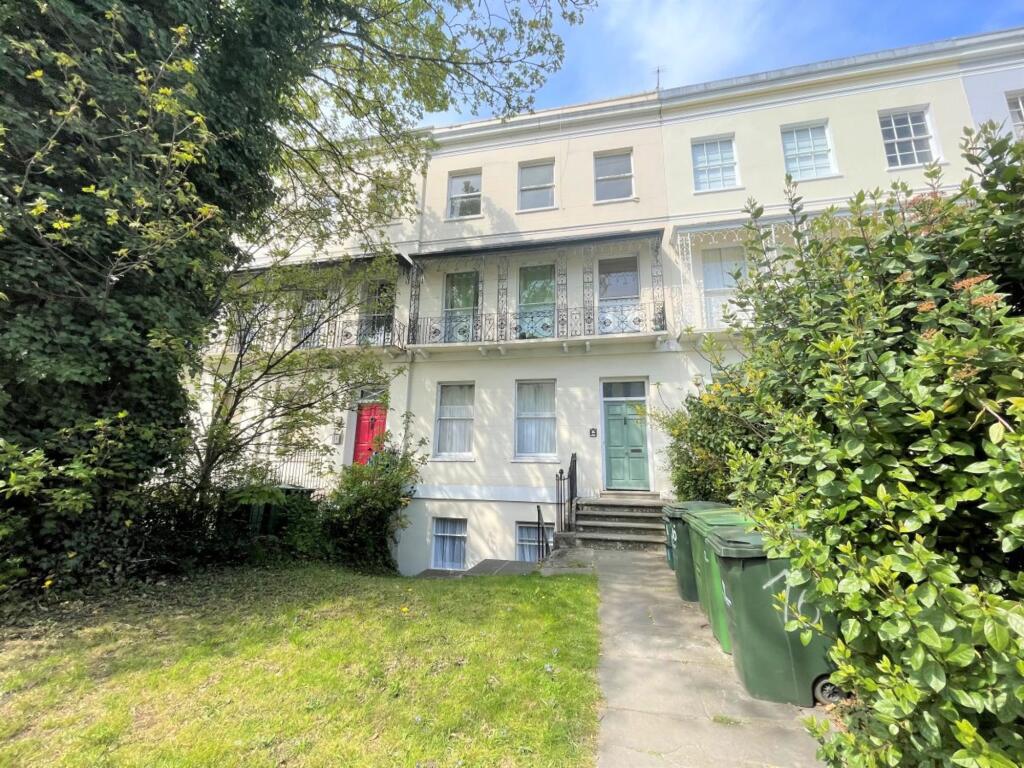 1 bed 1st Floor Flat for rent in Cheltenham. From RA Flatt Residential Letting Ltd - Cheltenham