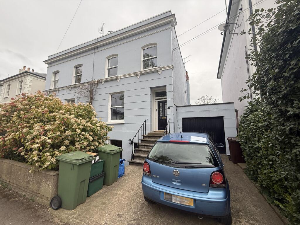 1 bed 1st Floor Flat for rent in Prestbury. From RA Flatt Residential Letting Ltd - Cheltenham