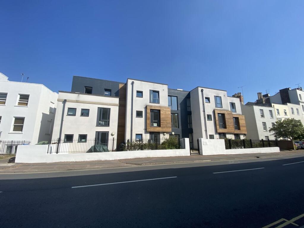 2 bed 1st Floor Flat for rent in Prestbury. From RA Flatt Residential Letting Ltd - Cheltenham