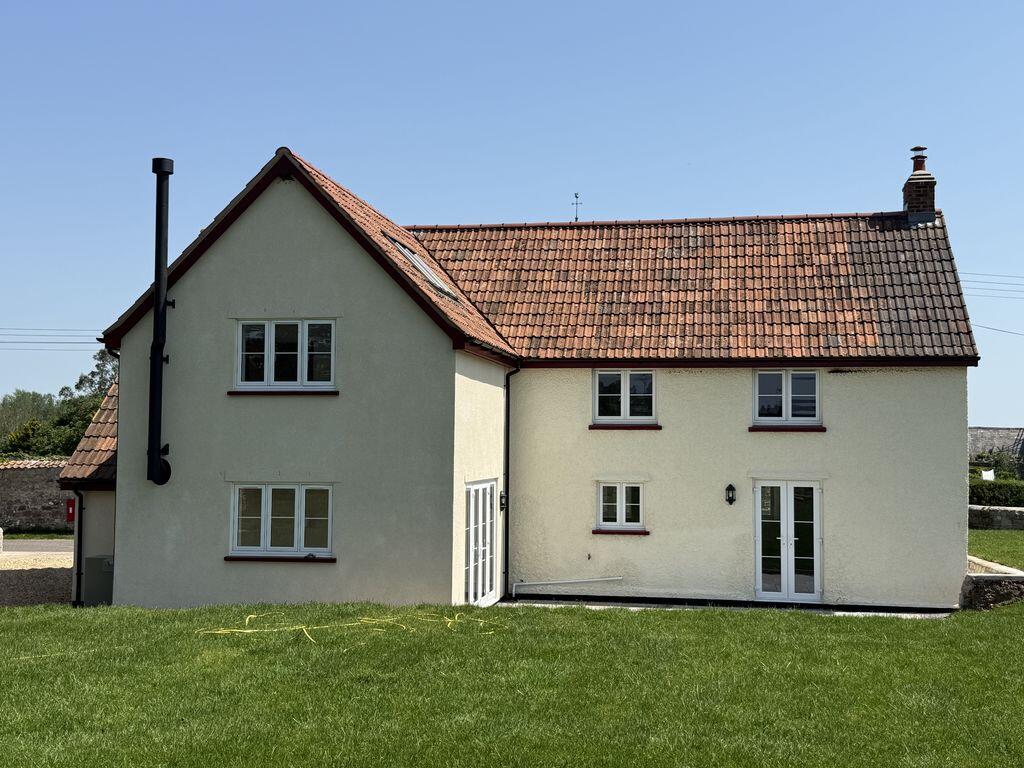 5 bed Chalet type for rent in Holford. From Red Deer Country - Williton