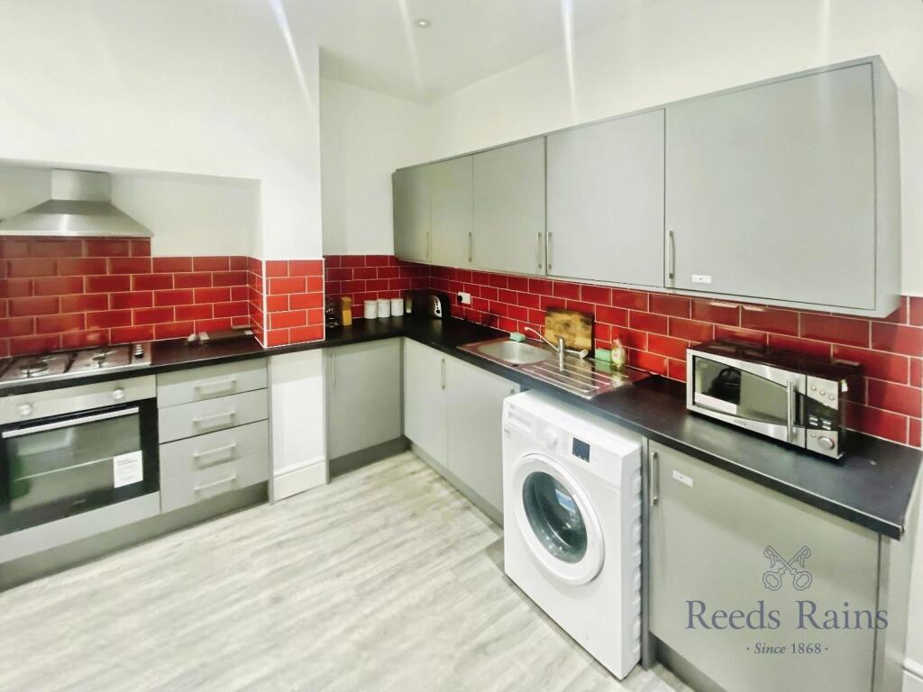 1 bed Mid Terraced House for rent in Burnley. From Reeds Rains - Burnley