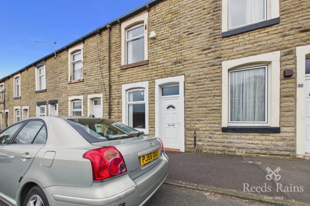 2 bed Mid Terraced House for rent in Burnley. From Reeds Rains - Burnley