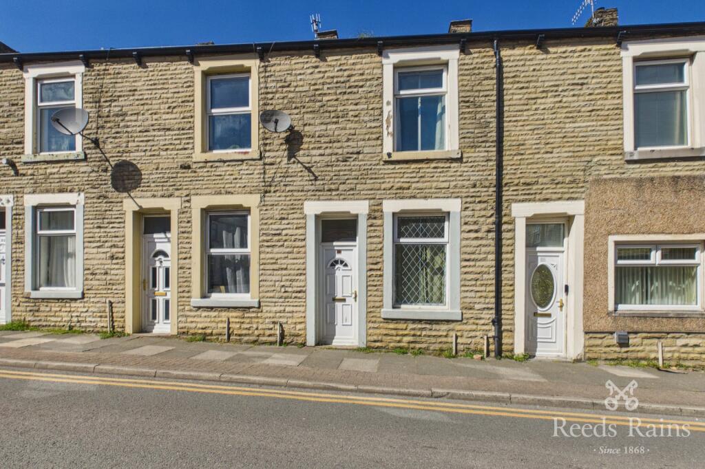 2 bed Mid Terraced House for rent in Burnley. From Reeds Rains - Burnley