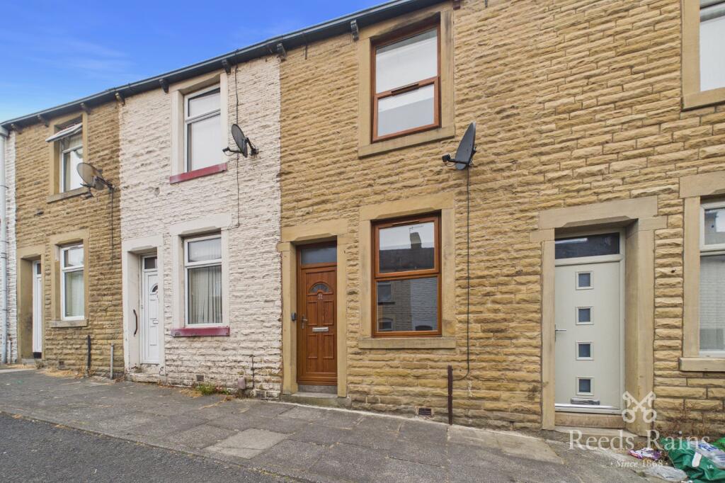 2 bed Mid Terraced House for rent in Burnley. From Reeds Rains - Burnley