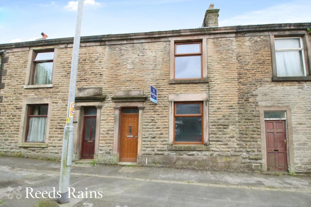 3 bed Mid Terraced House for rent in Chorley. From Reeds Rains - Chorley