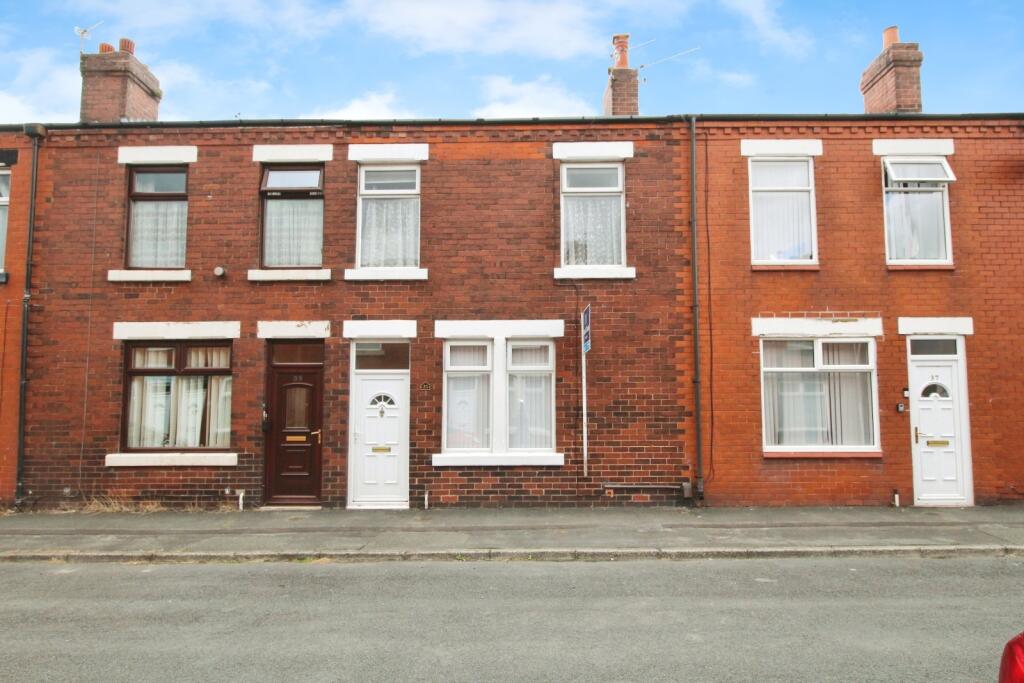 2 bed Mid Terraced House for rent in Johnson's Hillock. From Reeds Rains - Chorley