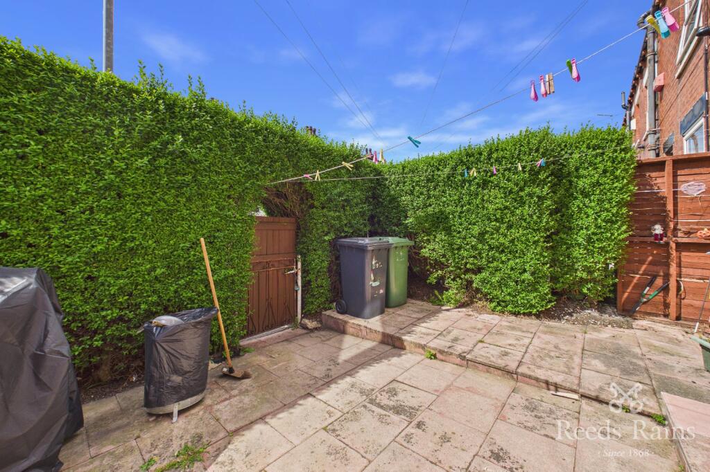 3 bed Mid Terraced House for rent in Leeds. From Reeds Rains - Crossgates