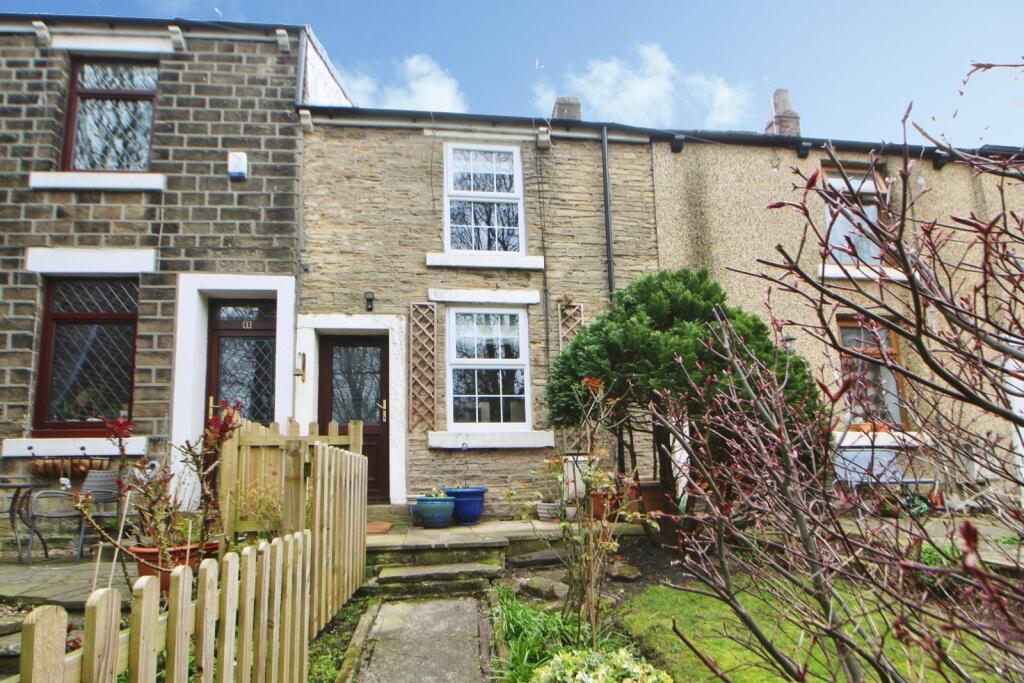 2 bed Mid Terraced House for rent in Glossop. From Reeds Rains - Glossop