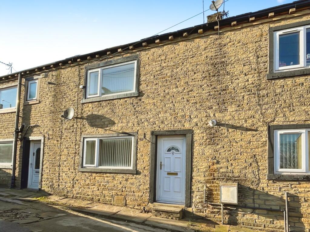 1 bed Mid Terraced House for rent in Ovenden Wood. From Reeds Rains - Halifax
