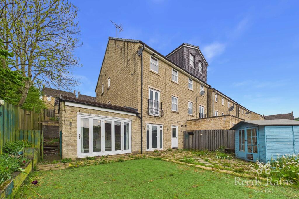 4 bed Semi Detached for rent in Ovenden Wood. From Reeds Rains - Halifax 4 bed Semi Detached for rent in Ovenden Wood. From Reeds Rains - Halifax