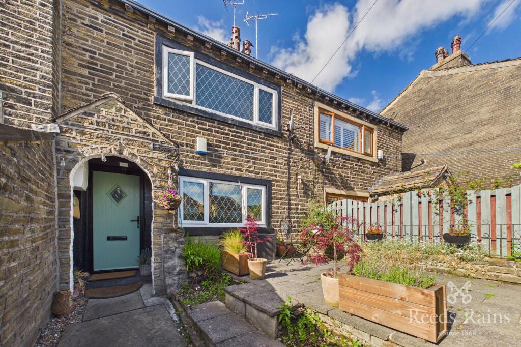 2 bed Mid Terraced House for rent in Ogden. From Reeds Rains - Halifax