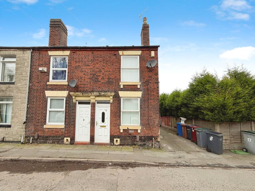 2 bed Mid Terraced House for rent in Hanchurch. From Reeds Rains - Hanley