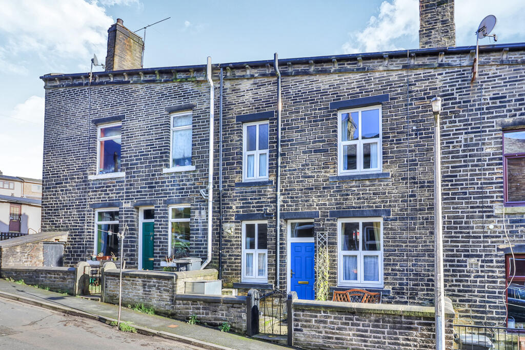 2 bed Mid Terraced House for rent in Mytholmroyd. From Reeds Rains - Hebden Bridge 2 bed Mid Terraced House for rent in Mytholmroyd. From Reeds Rains - Hebden Bridge