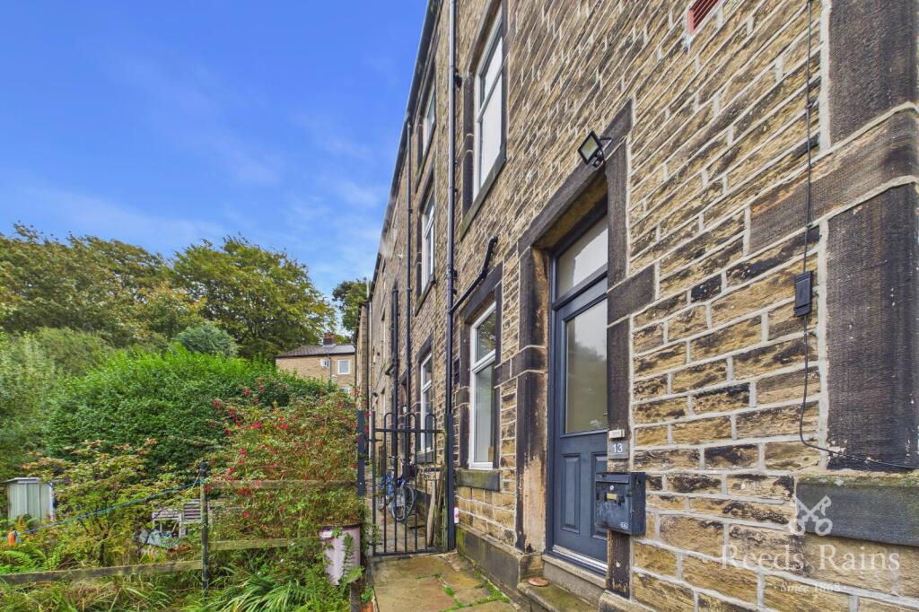 2 bed Mid Terraced House for rent in Todmorden. From Reeds Rains - Hebden Bridge