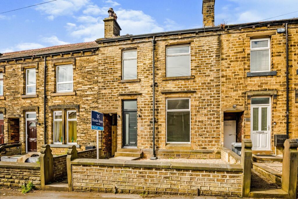 3 bed Mid Terraced House for rent in Netherton. From Reeds Rains - Huddersfield