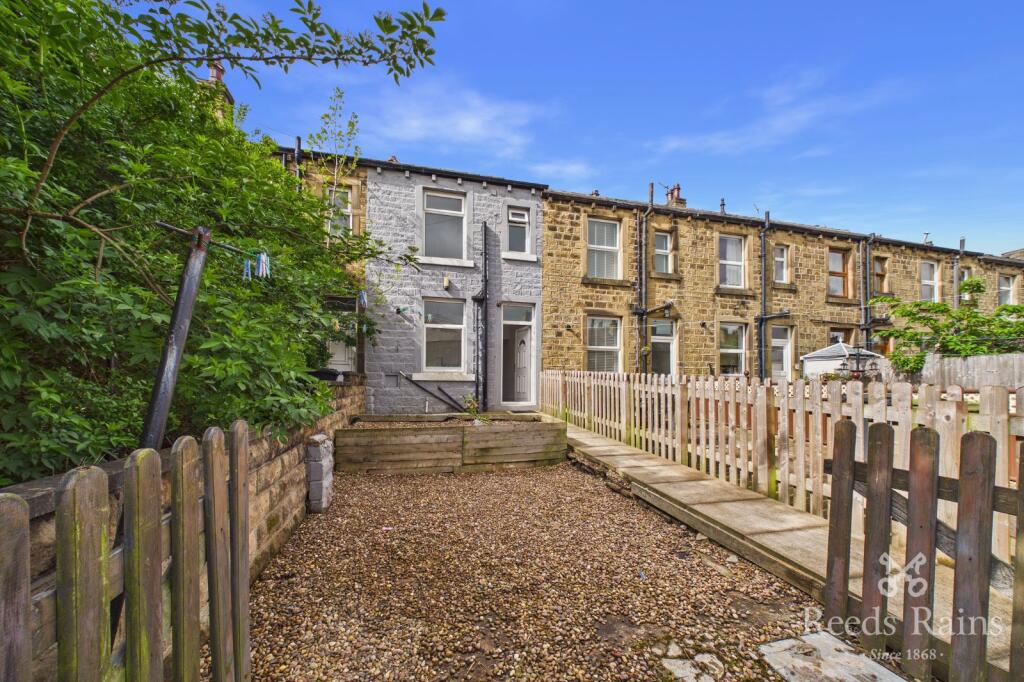 2 bed Mid Terraced House for rent in Kirkheaton. From Reeds Rains - Huddersfield
