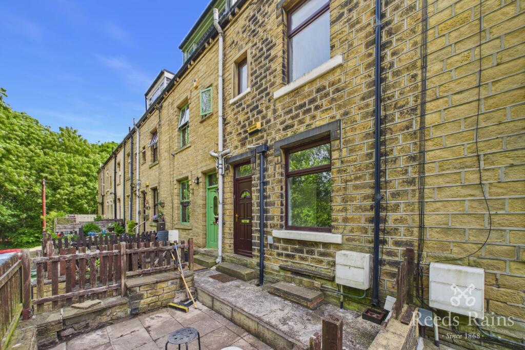 3 bed Mid Terraced House for rent in Netherton. From Reeds Rains - Huddersfield 3 bed Mid Terraced House for rent in Netherton. From Reeds Rains - Huddersfield