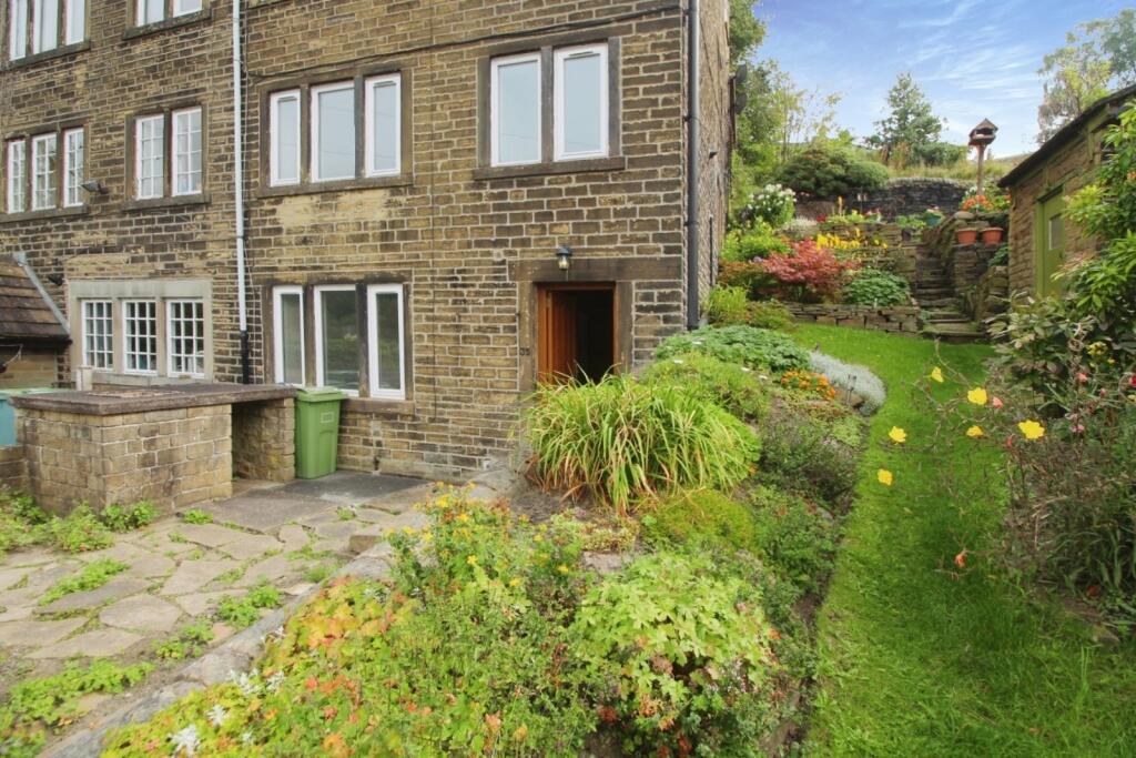 2 bed End of Terrace for rent in Netherton. From Reeds Rains - Huddersfield
