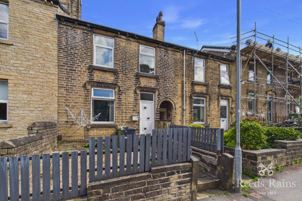 2 bed Mid Terraced House for rent in Netherton. From Reeds Rains - Huddersfield