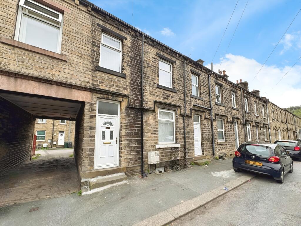 3 bed Mid Terraced House for rent in Outlane. From Reeds Rains - Huddersfield
