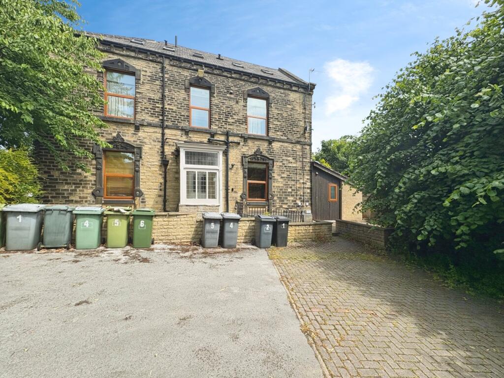 1 bed Penthouse for rent in Outlane. From Reeds Rains - Huddersfield