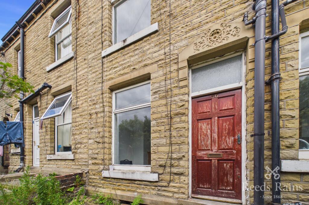 2 bed Mid Terraced House for rent in Huddersfield. From Reeds Rains - Huddersfield