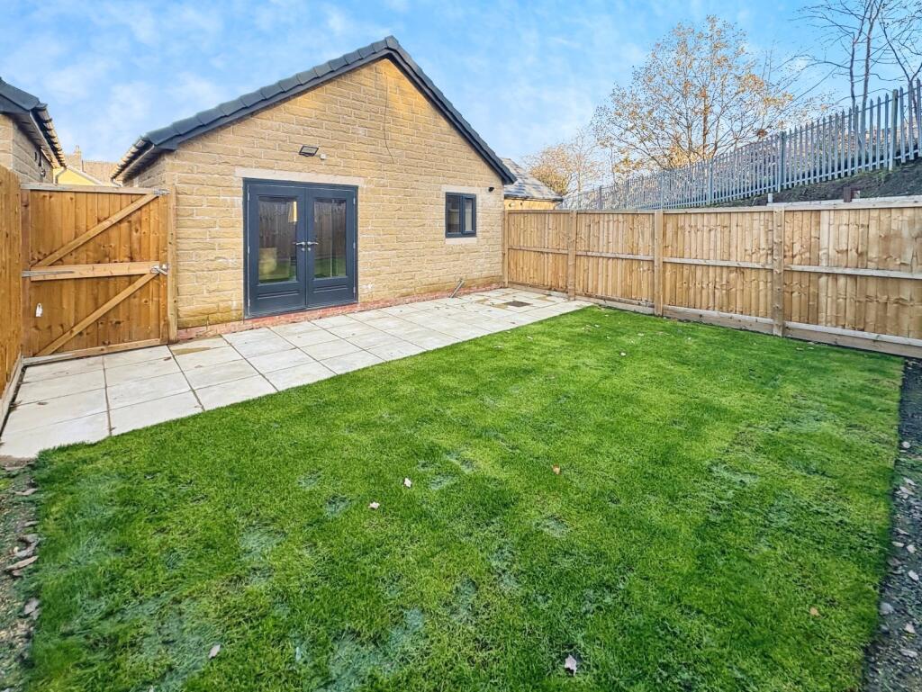 2 bed Bungalow for rent in Huddersfield. From Reeds Rains - Huddersfield