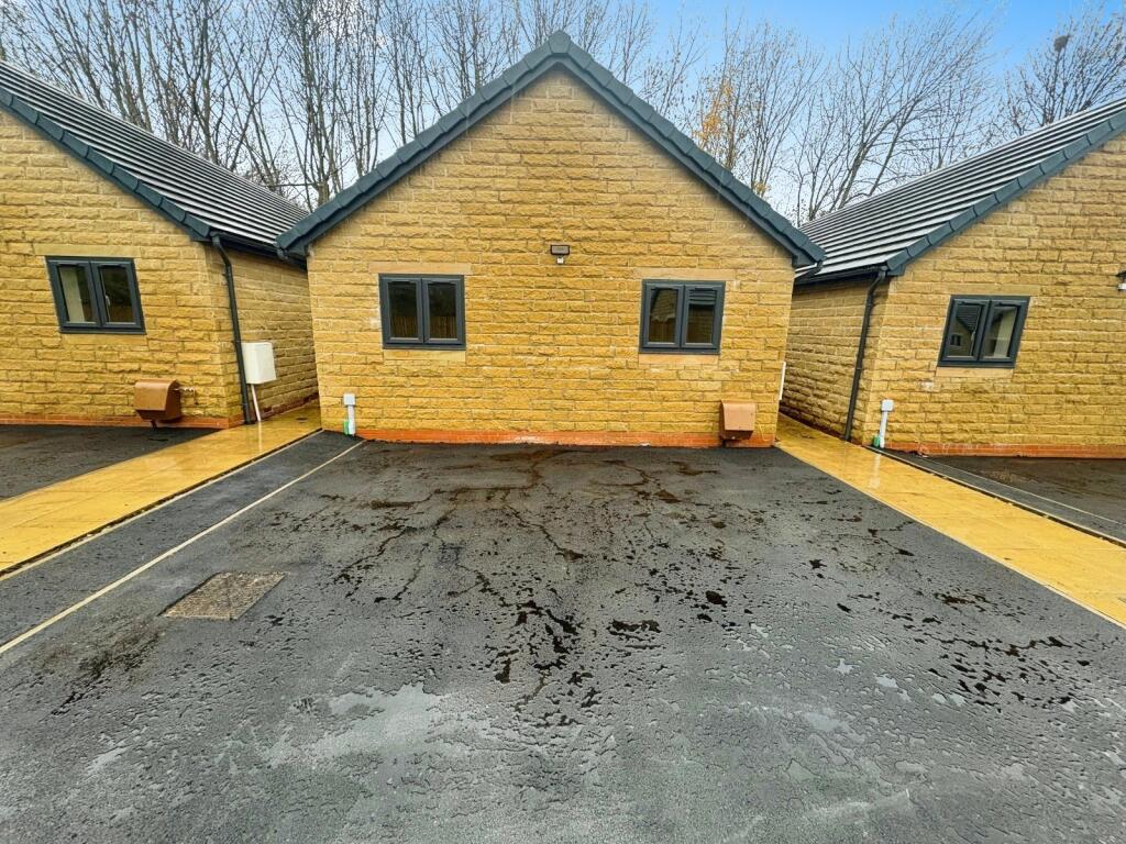 2 bed Bungalow for rent in Huddersfield. From Reeds Rains - Huddersfield 2 bed Bungalow for rent in Huddersfield. From Reeds Rains - Huddersfield