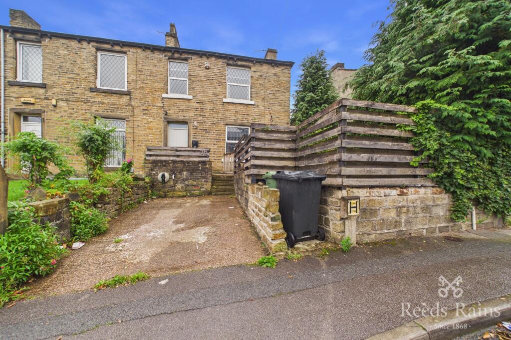 3 bed End of Terrace for rent in Netherton. From Reeds Rains - Huddersfield