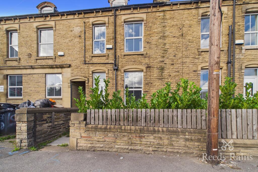 4 bed Mid Terraced House for rent in Huddersfield. From Reeds Rains - Huddersfield