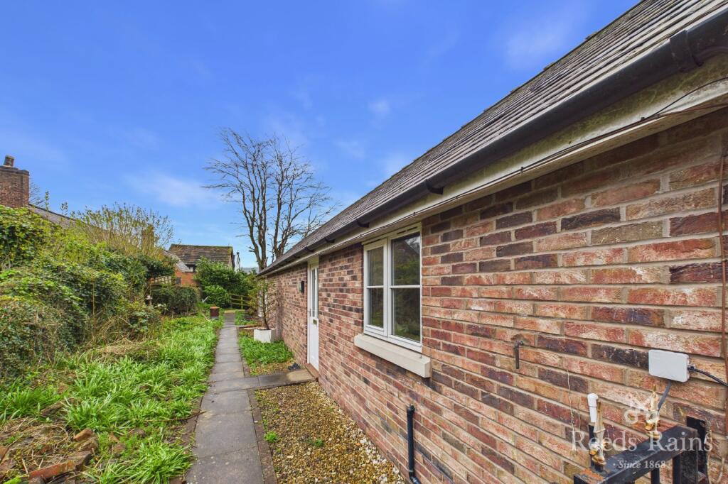 1 bed Apartment for rent in Sutton Lane Ends. From Reeds Rains - Macclesfield