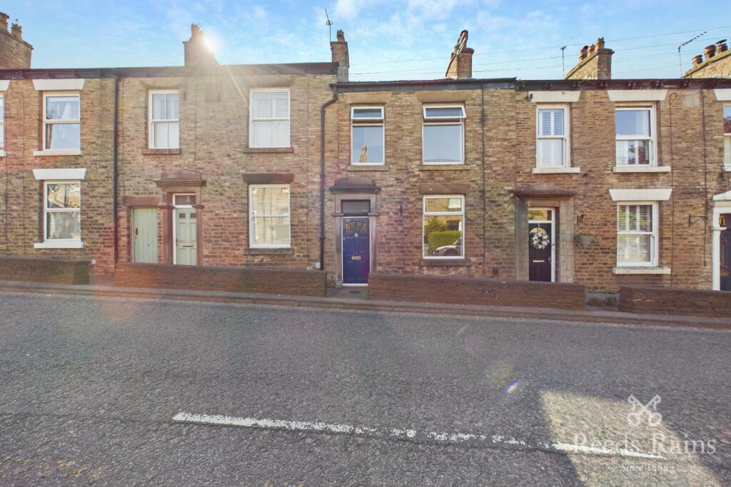 3 bed Mid Terraced House for rent in Higher Hurdsfield. From Reeds Rains - Macclesfield