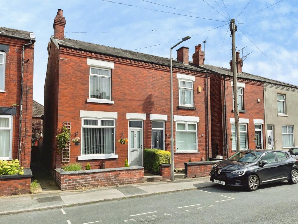 2 bed Semi Detached for rent in Hazel Grove. From Reeds Rains - Macclesfield