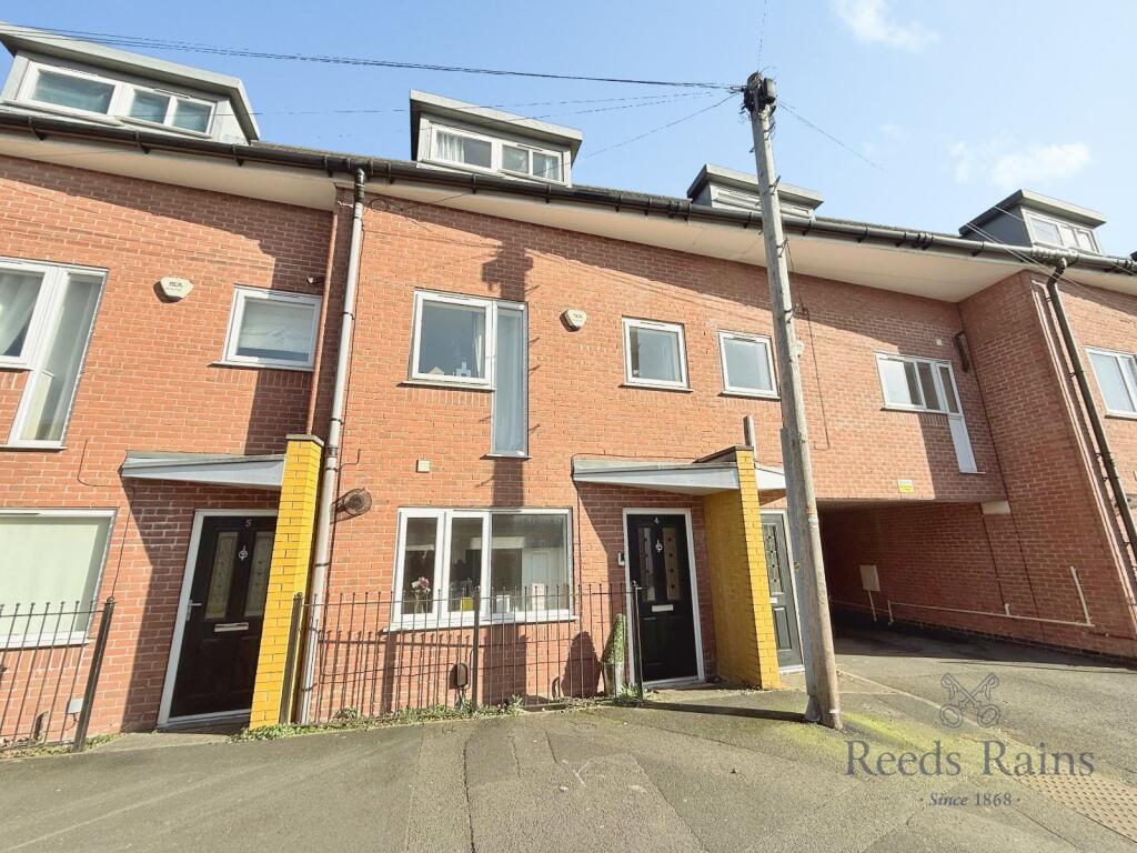 3 bed Mid Terraced House for rent in Newcastle-under-Lyme. From Reeds Rains - Newcastle under Lyme
