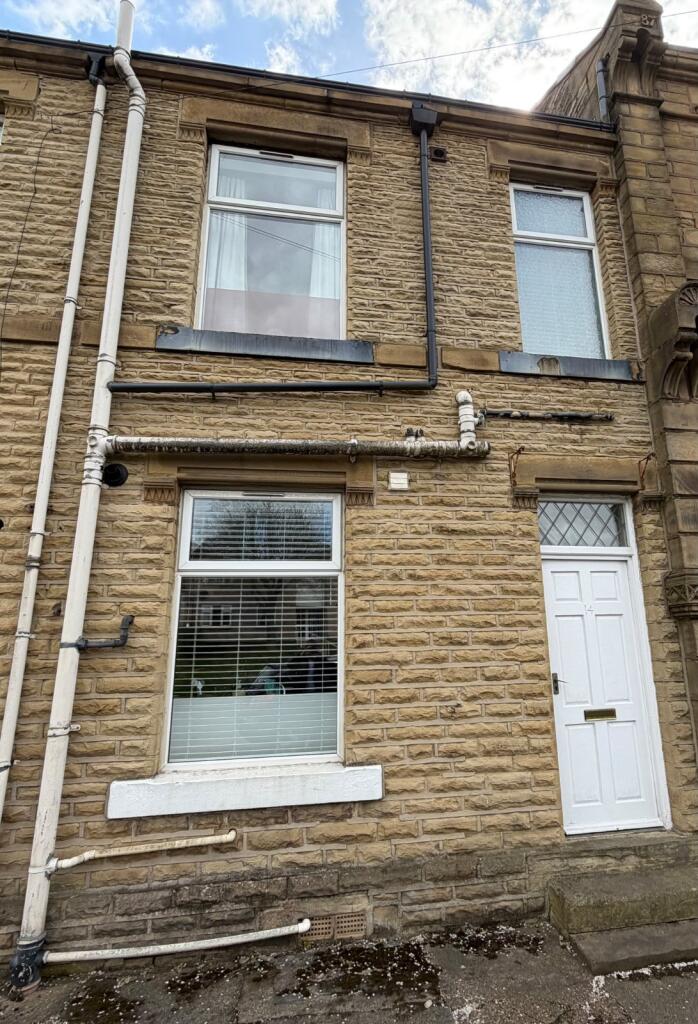 1 bed Mid Terraced House for rent in Briestfield. From Reeds Rains - Ossett